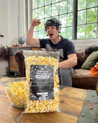 Takto našim hokejistům fandíme my a to jedině s tím nejlepším popcornem 🇨🇿🏒🍿#hockey #passion #support #snack